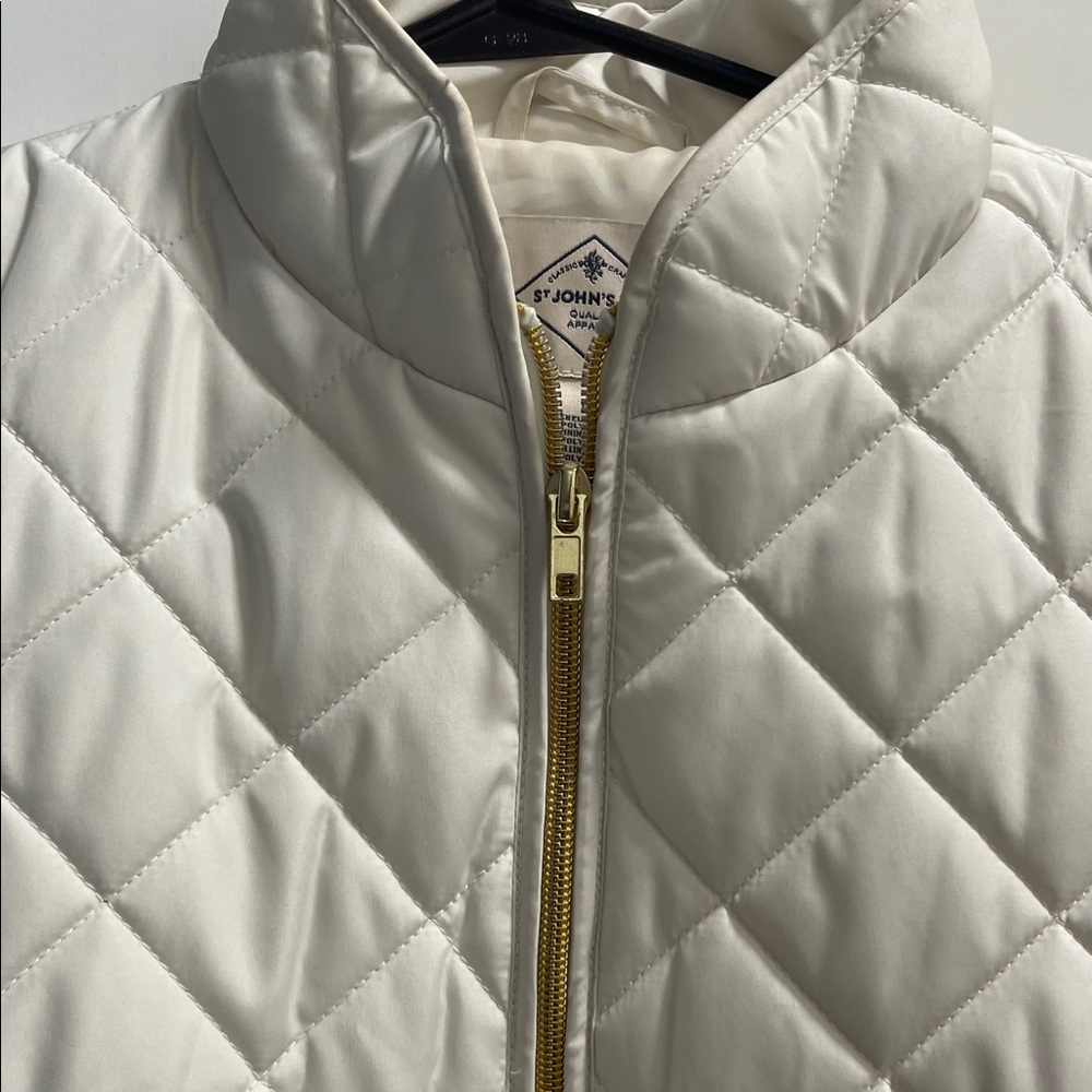 St. John's Bay Quilted White Vest - Picture 4 of 6
